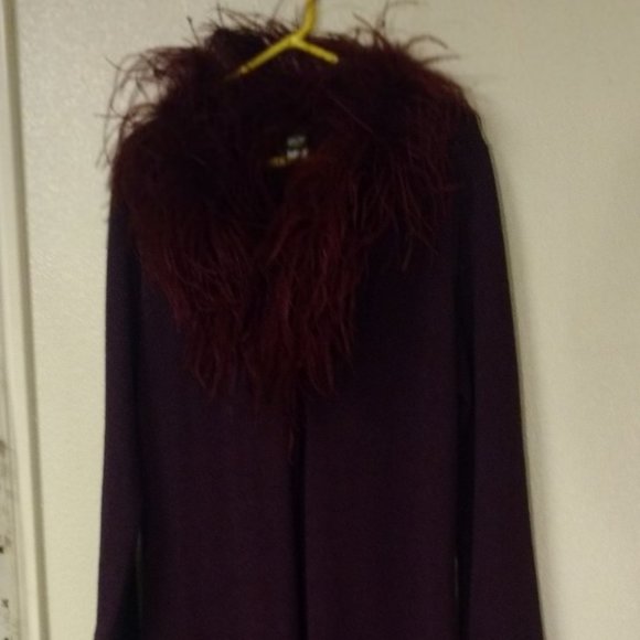 Burgundy Knit Maxi Coat with Feathered Collar✨ - Picture 2 of 3